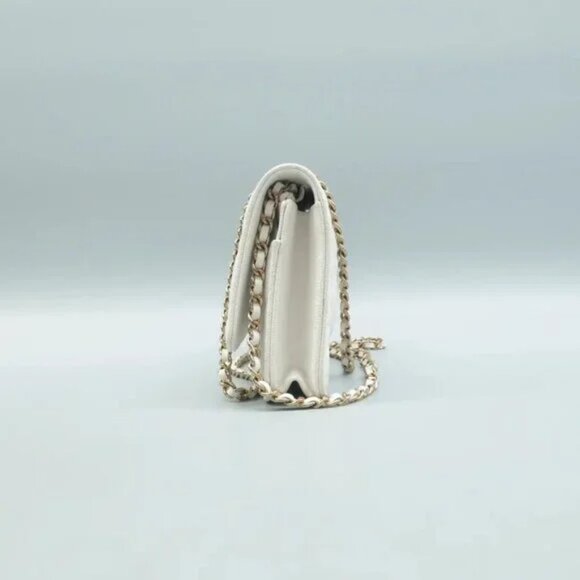 100% Authentic CHANEL Wallet on Chain White Leather Shoulder Bag 3536-083024 - Picture 3 of 12